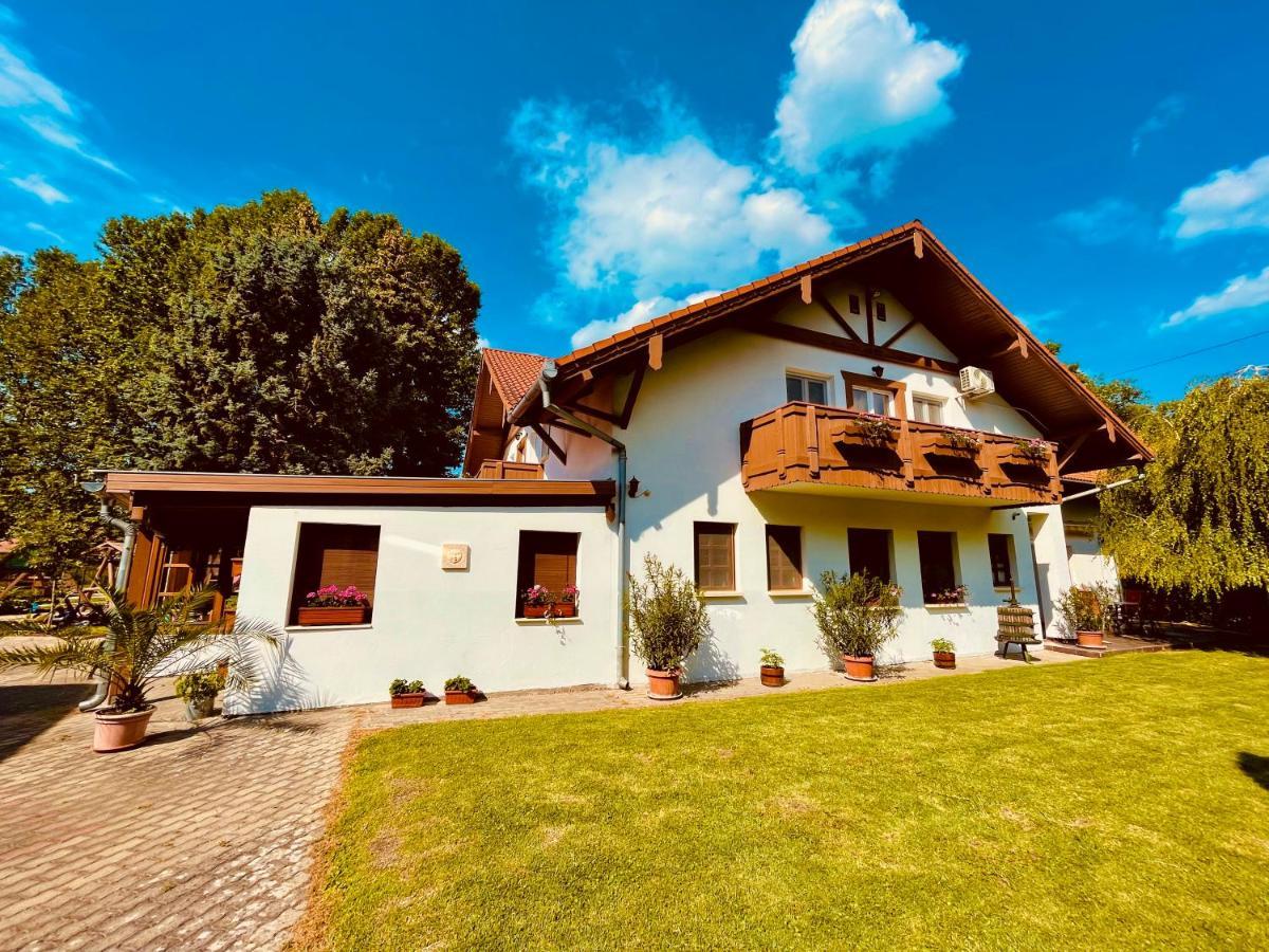 Sommer Panzio Balatonföldvár エクステリア 写真