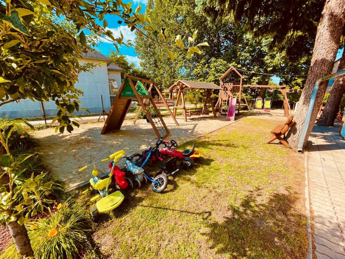 Sommer Panzio Balatonföldvár エクステリア 写真